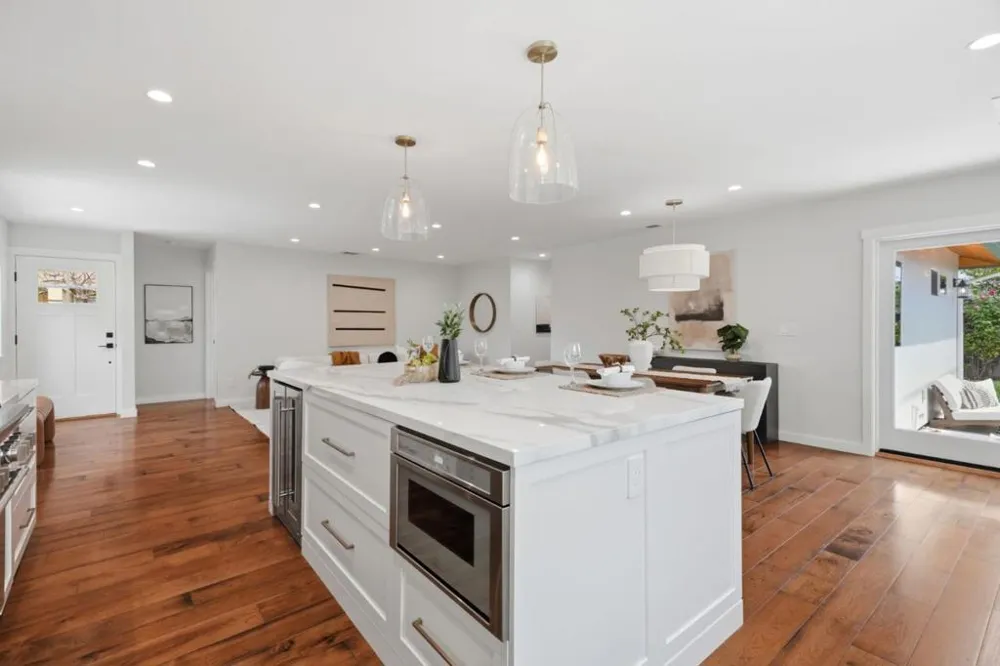 2133 Santa Cruz Avenue Santa Clara, CA 95051