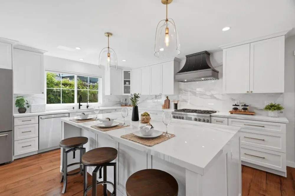 2133 Santa Cruz Avenue Santa Clara, CA 95051