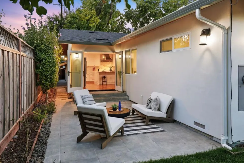 2133 Santa Cruz Avenue Santa Clara, CA 95051