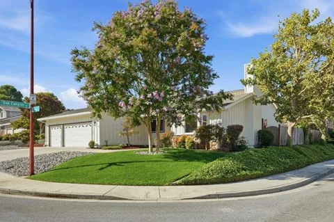 1523 Foster Court