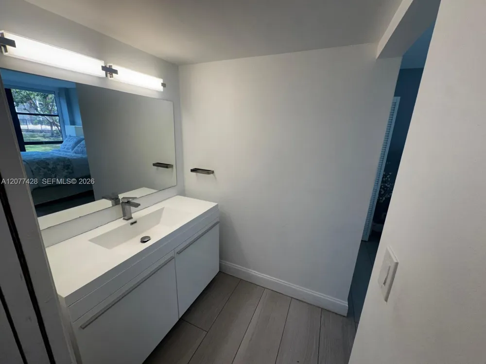16919 Bay Rd #108 Sunny Isles Beach, FL 33160