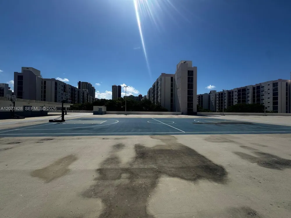 16919 Bay Rd #108 Sunny Isles Beach, FL 33160