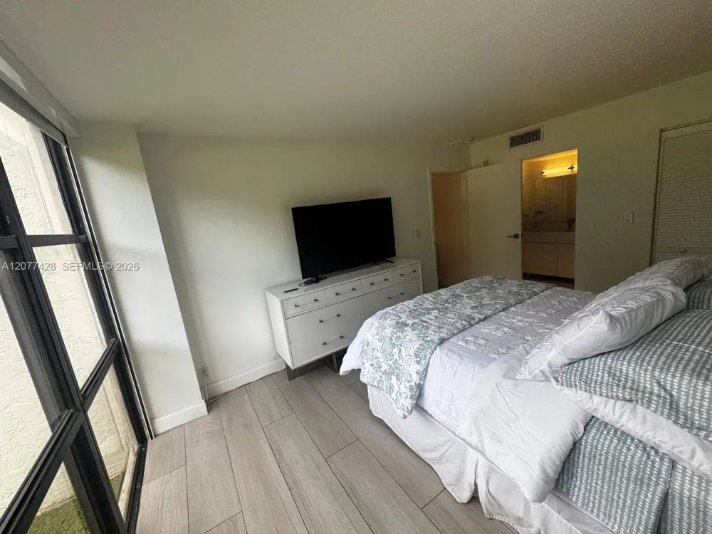 16919 Bay Rd #108 Sunny Isles Beach, FL 33160