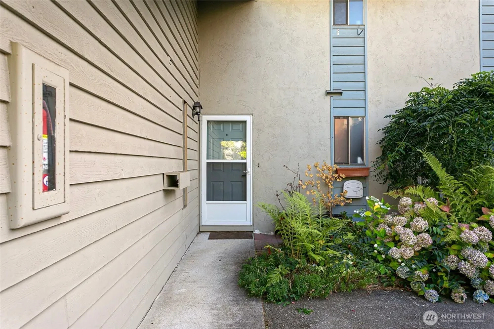 19205 40th Avenue W #B5 Lynnwood, WA 98036