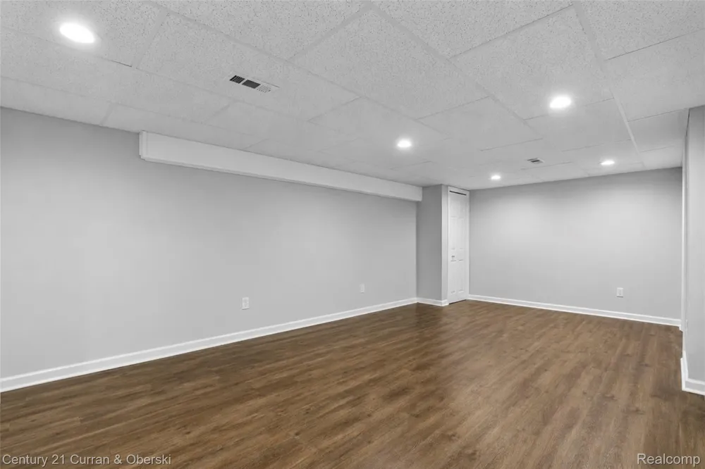 18285 Outer Drive Dearborn City, MI 48128