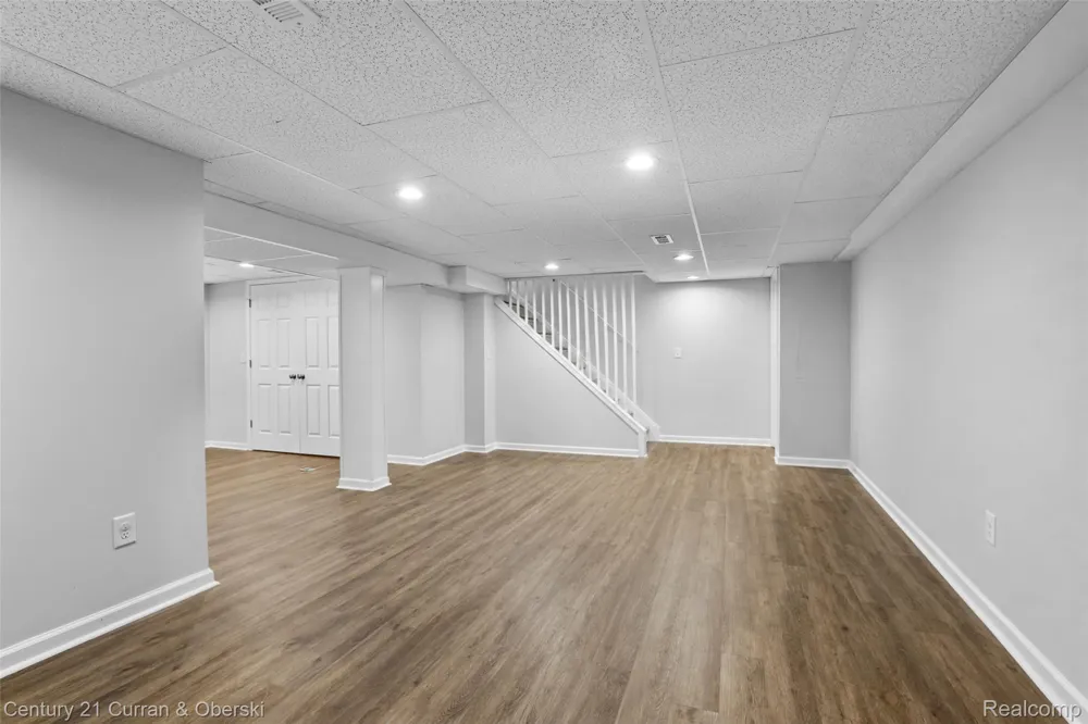 18285 Outer Drive Dearborn City, MI 48128