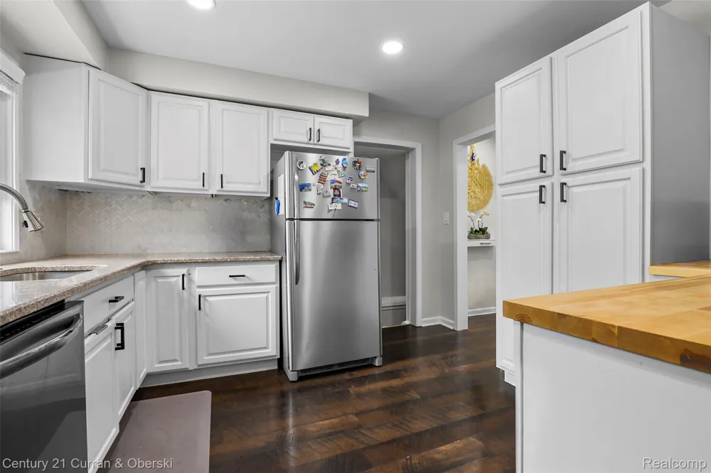 18285 Outer Drive Dearborn City, MI 48128
