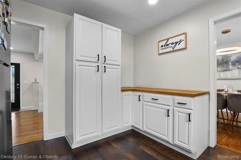 18285 Outer Drive Dearborn City, MI 48128