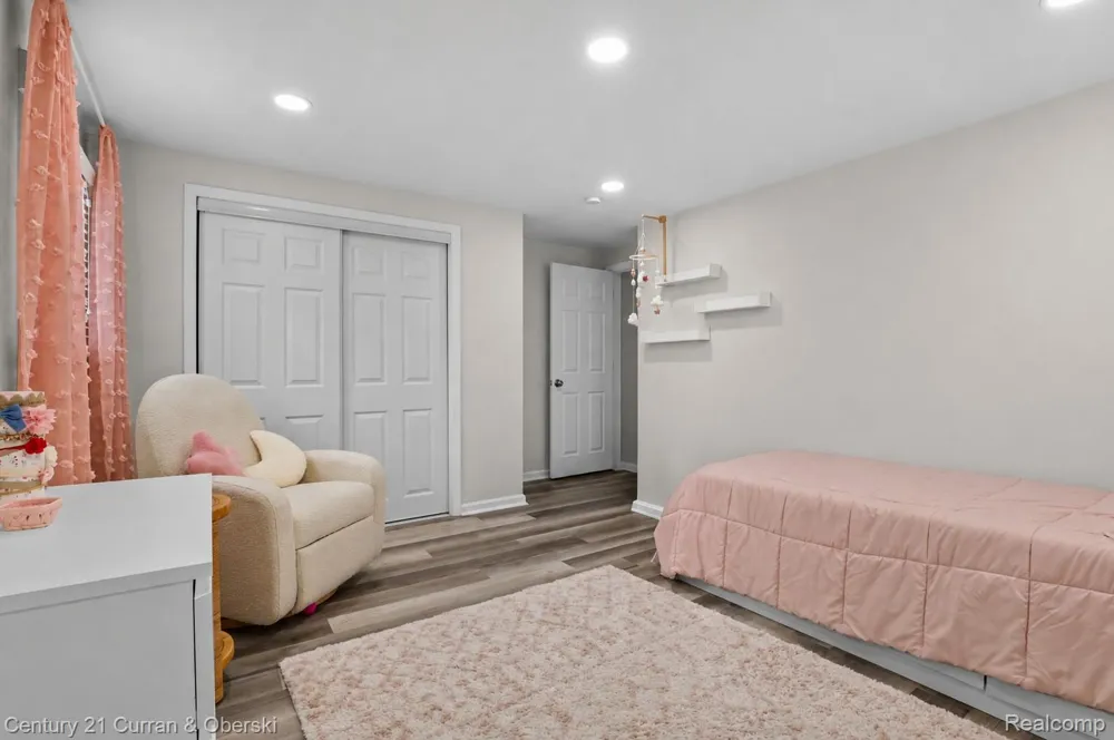 18285 Outer Drive Dearborn City, MI 48128