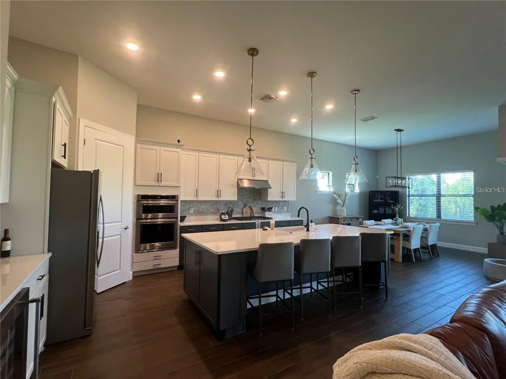 817 SEASCAPE PLACE Sarasota, FL 34240