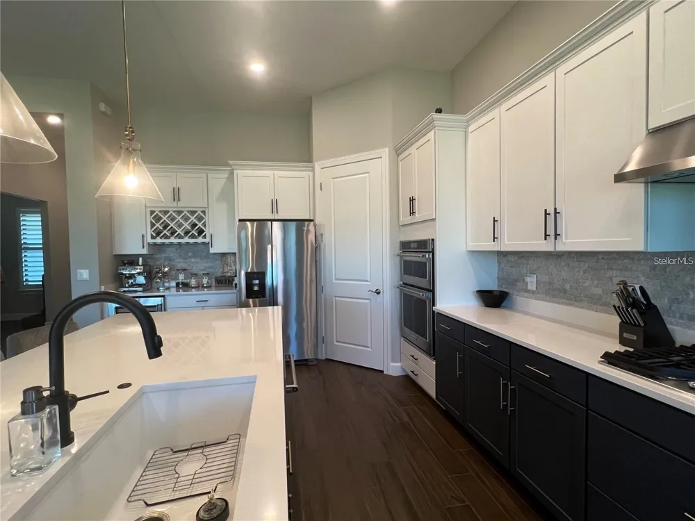 817 SEASCAPE PLACE Sarasota, FL 34240