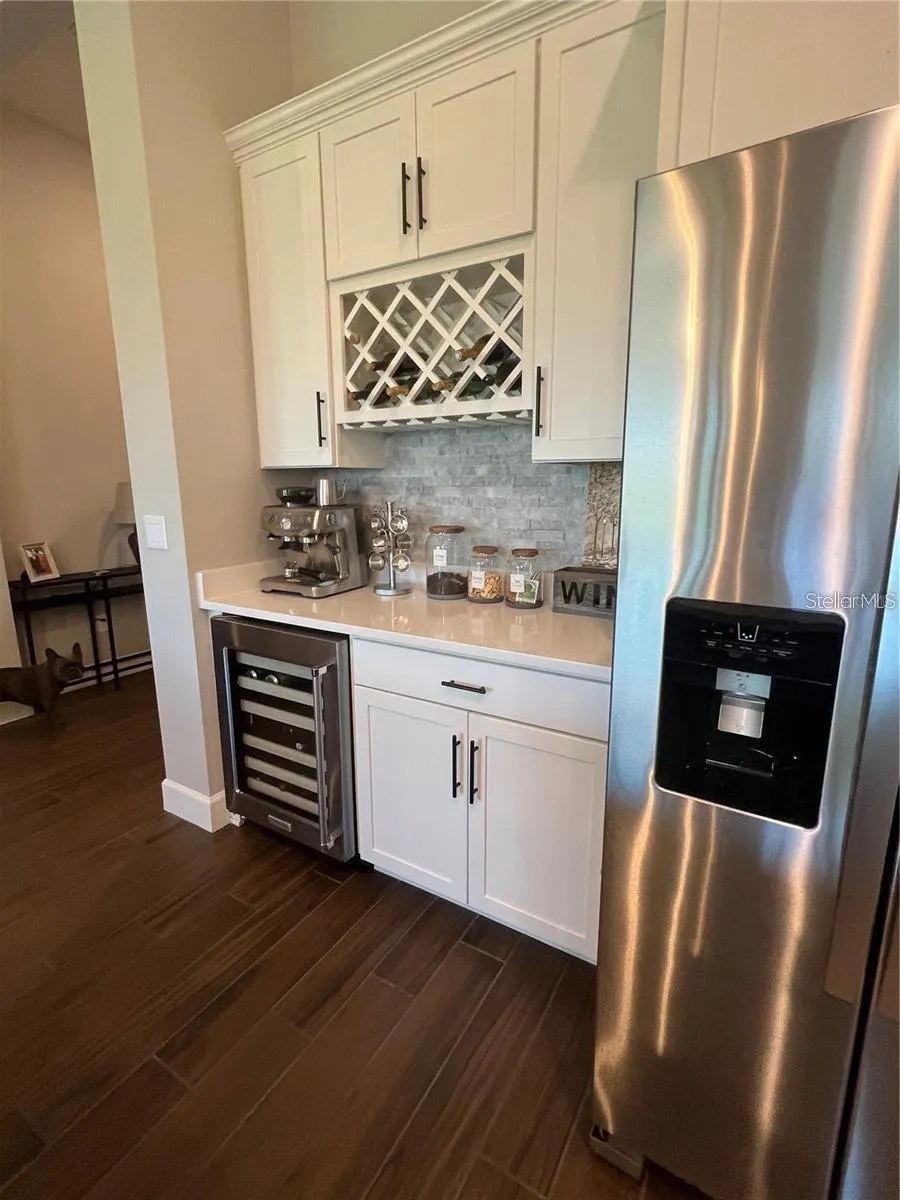 817 SEASCAPE PLACE Sarasota, FL 34240