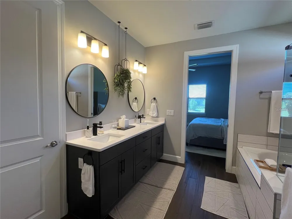 817 SEASCAPE PLACE Sarasota, FL 34240