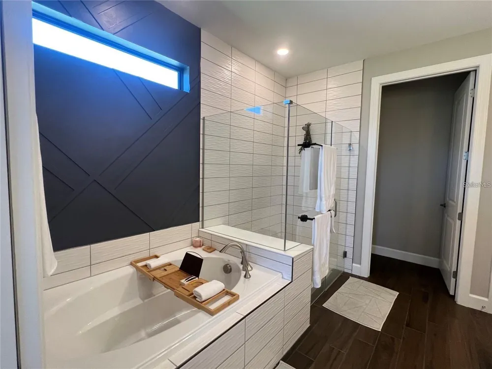 817 SEASCAPE PLACE Sarasota, FL 34240