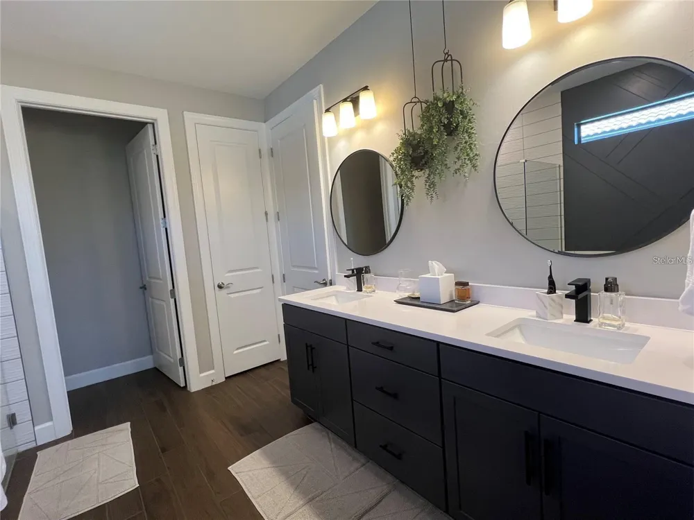 817 SEASCAPE PLACE Sarasota, FL 34240