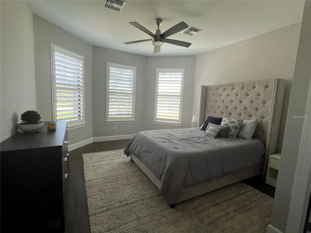 817 SEASCAPE PLACE Sarasota, FL 34240