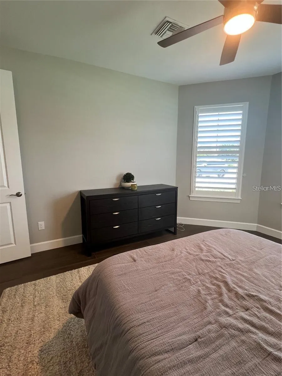 817 SEASCAPE PLACE Sarasota, FL 34240