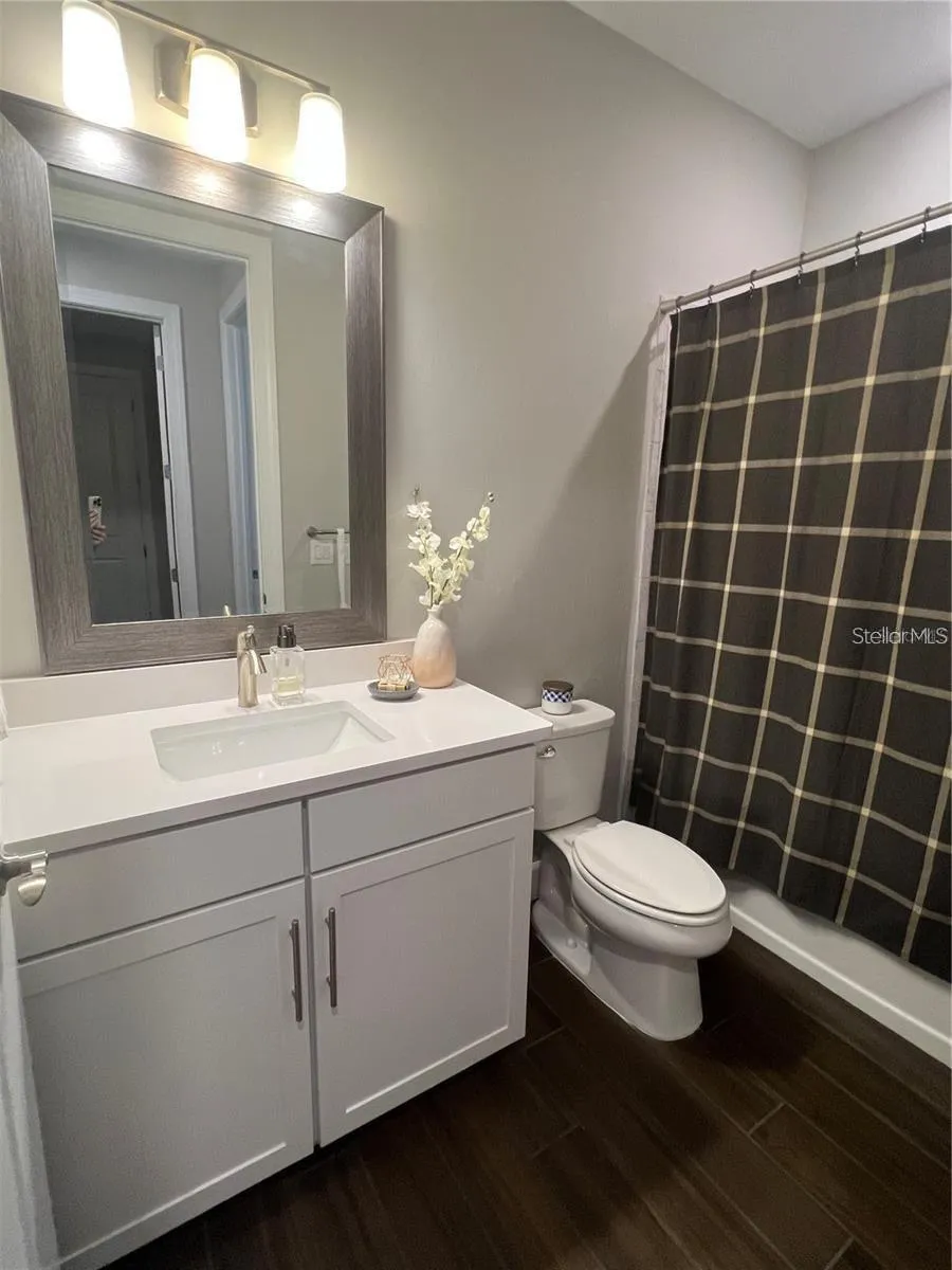 817 SEASCAPE PLACE Sarasota, FL 34240
