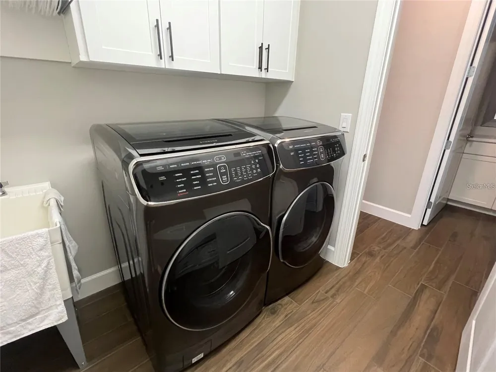 817 SEASCAPE PLACE Sarasota, FL 34240
