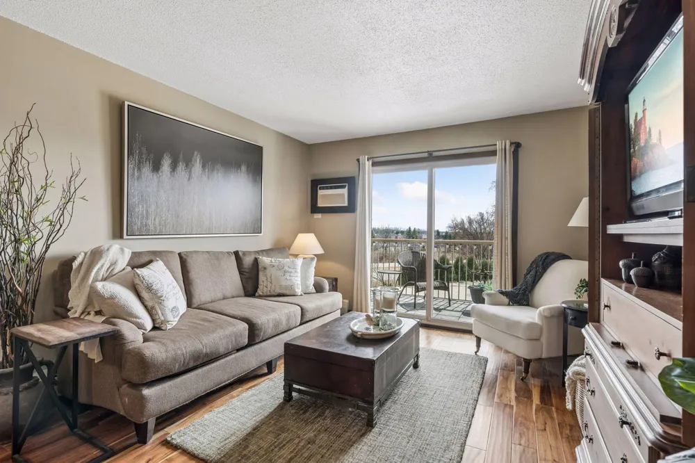 3155 Old Highway 8 #306 Roseville, MN 55418