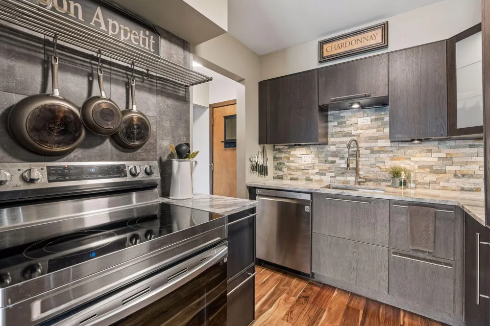 3155 Old Highway 8 #306 Roseville, MN 55418