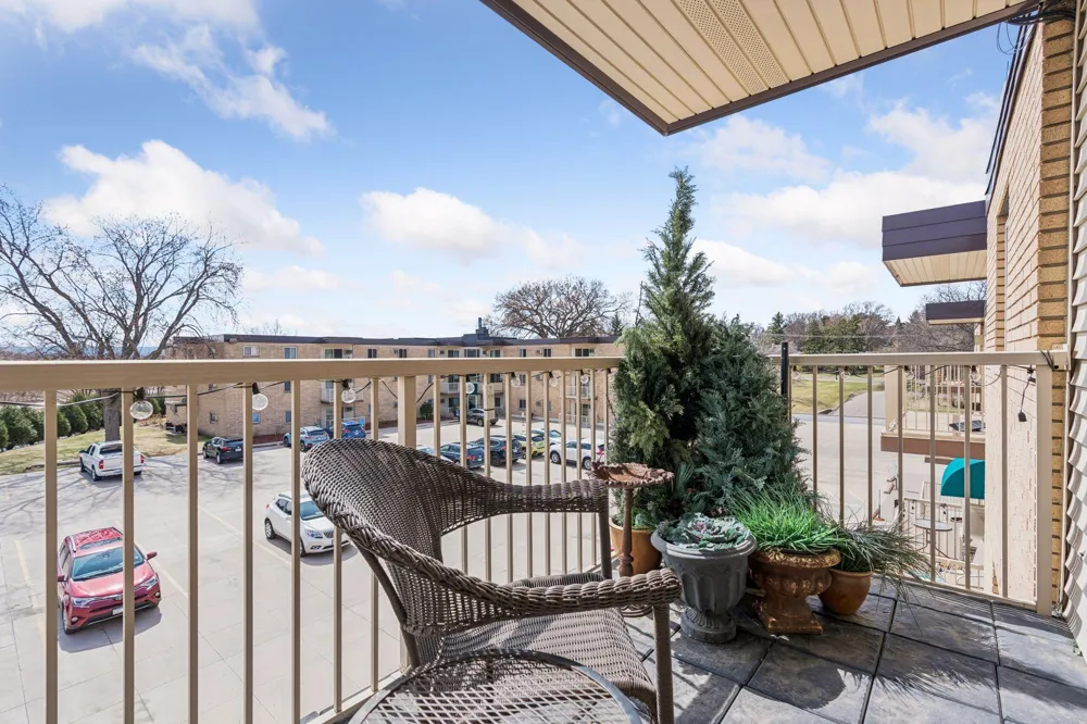 3155 Old Highway 8 #306 Roseville, MN 55418
