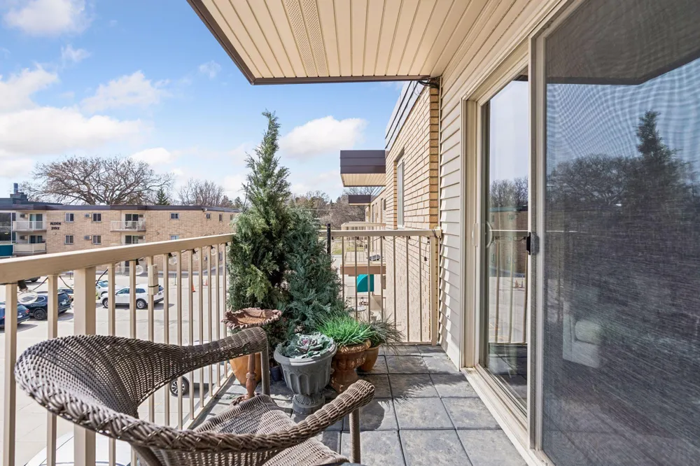 3155 Old Highway 8 #306 Roseville, MN 55418