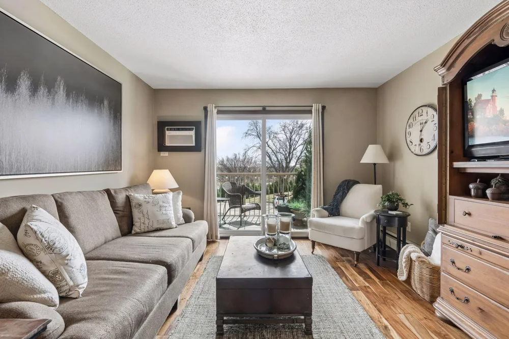3155 Old Highway 8 #306 Roseville, MN 55418