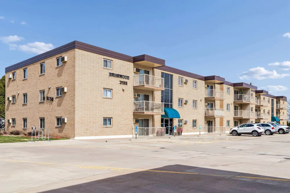 3155 Old Highway 8 #306 Roseville, MN 55418