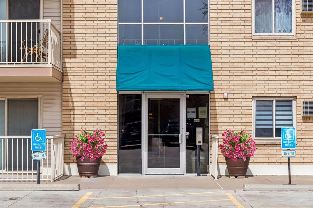 3155 Old Highway 8 #306 Roseville, MN 55418