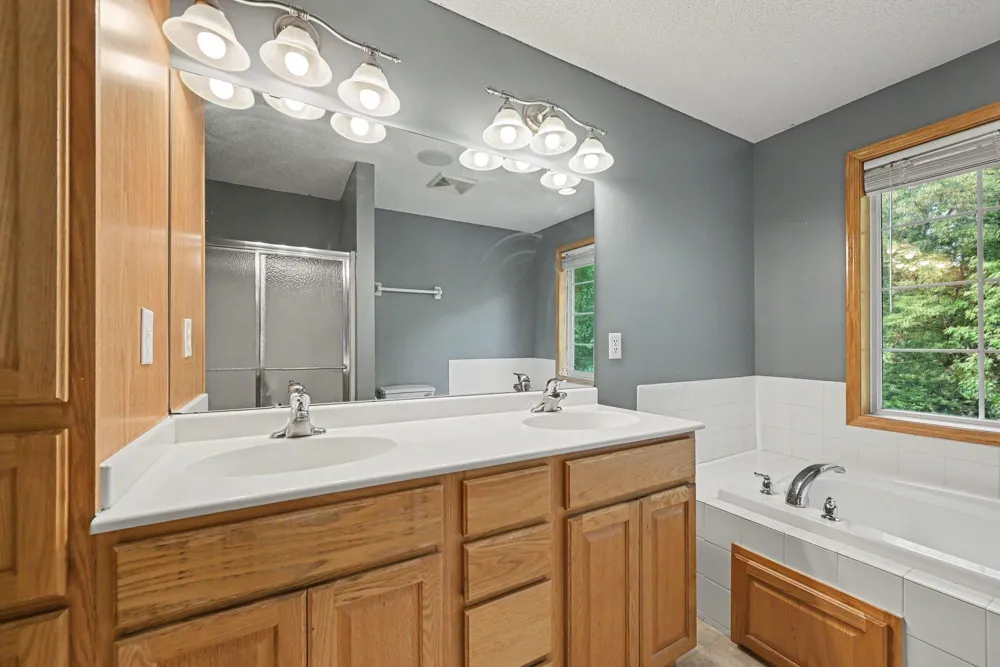 6034 Summit Curve S Cottage Grove, MN 55016