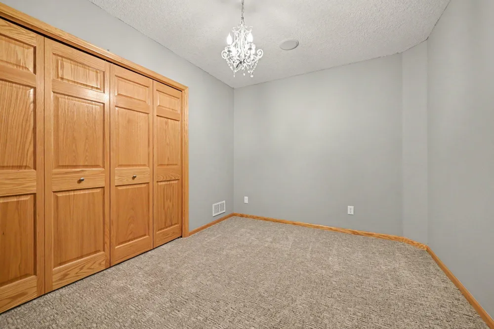 6034 Summit Curve S Cottage Grove, MN 55016