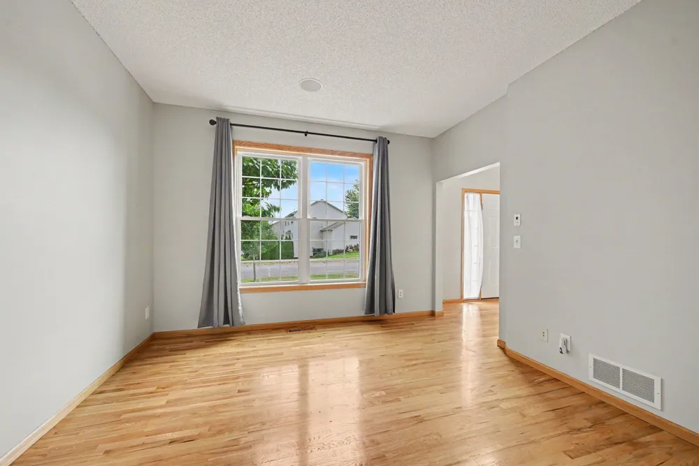 6034 Summit Curve S Cottage Grove, MN 55016
