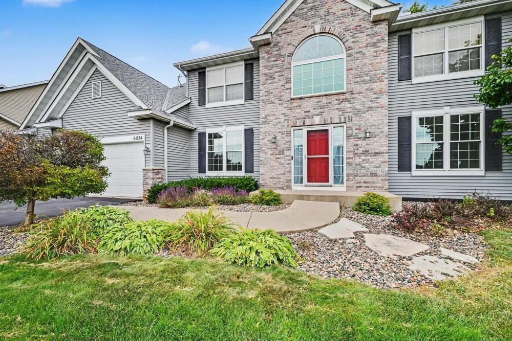 6034 Summit Curve S Cottage Grove, MN 55016