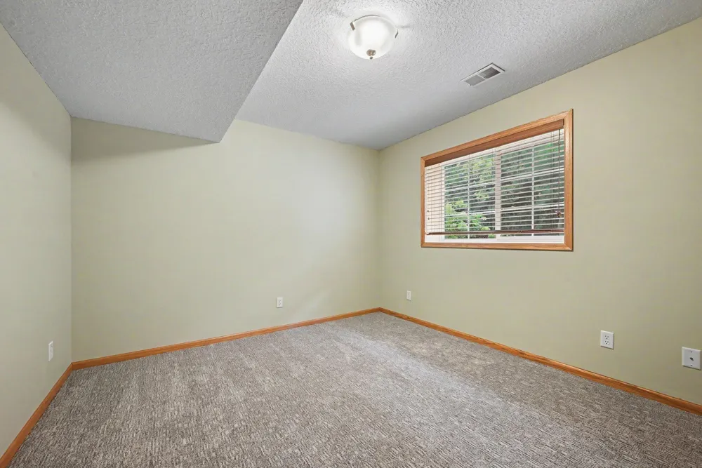 6034 Summit Curve S Cottage Grove, MN 55016