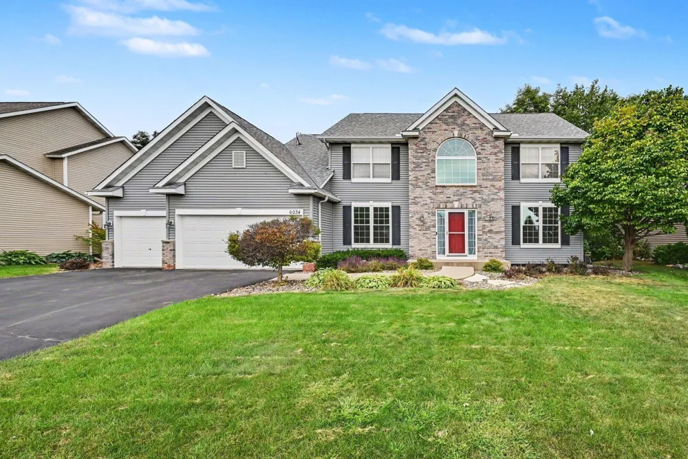 6034 Summit Curve S Cottage Grove, MN 55016