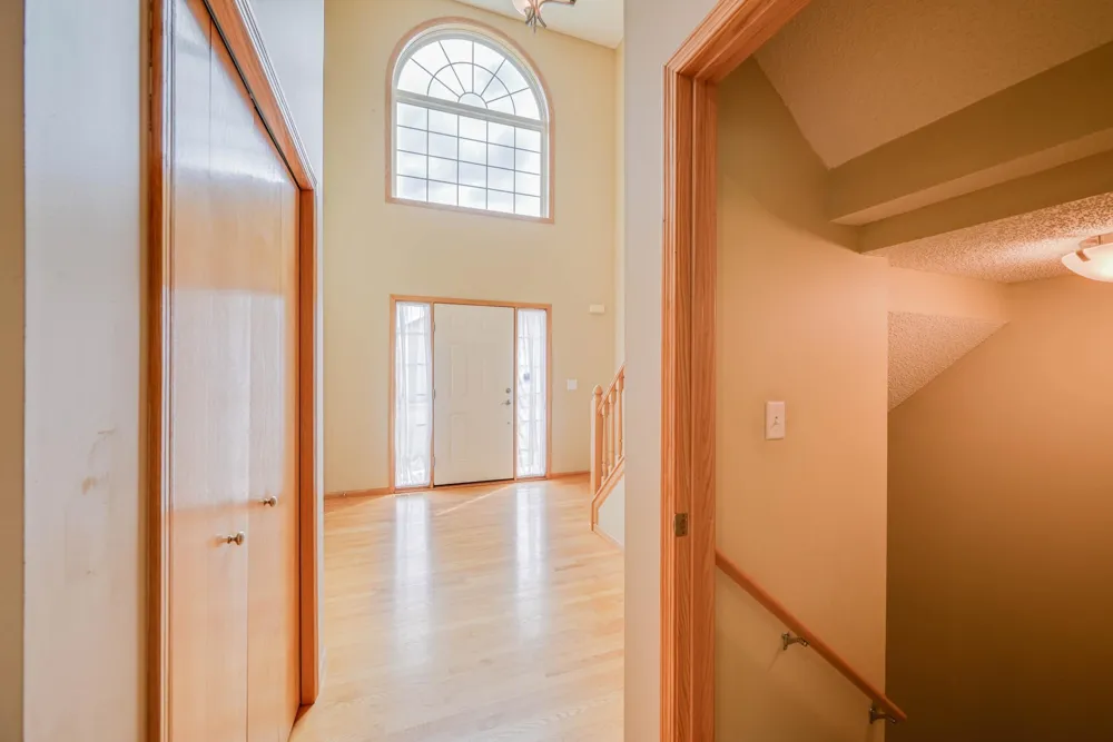6034 Summit Curve S Cottage Grove, MN 55016