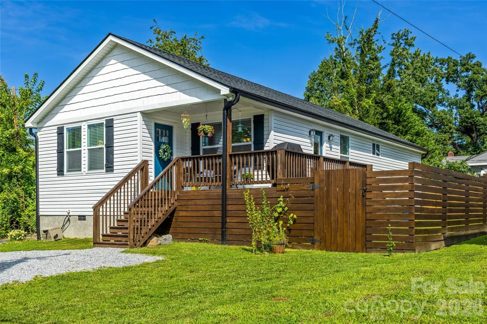 619 Edgewood Avenue Hendersonville, NC 28792