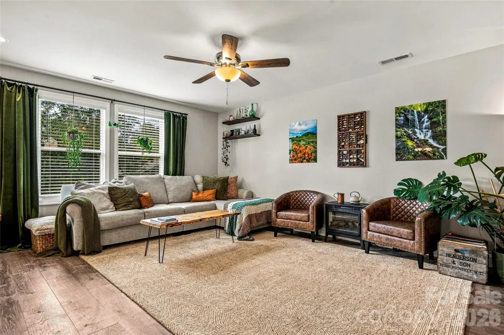 619 Edgewood Avenue Hendersonville, NC 28792