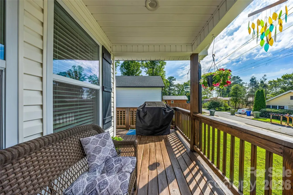 619 Edgewood Avenue Hendersonville, NC 28792