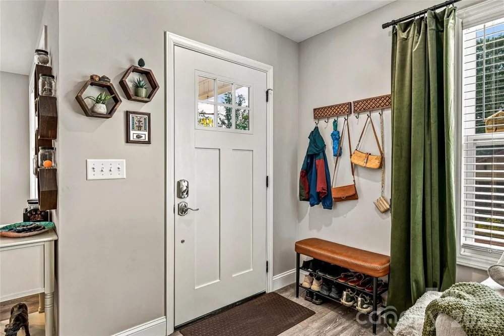 619 Edgewood Avenue Hendersonville, NC 28792