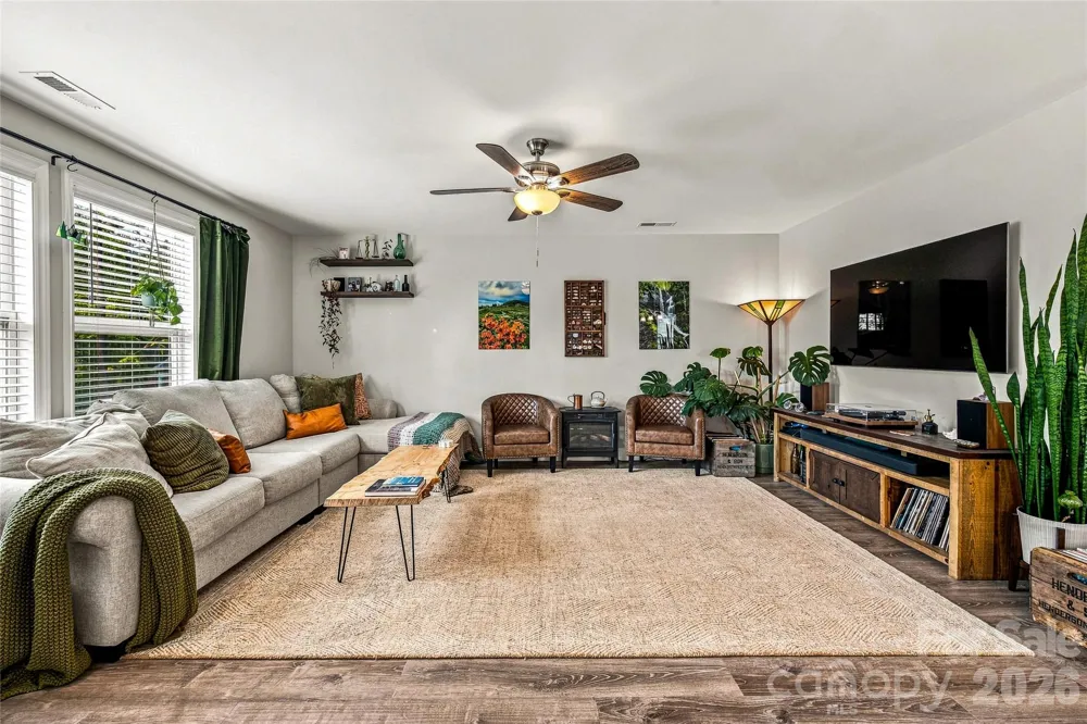 619 Edgewood Avenue Hendersonville, NC 28792