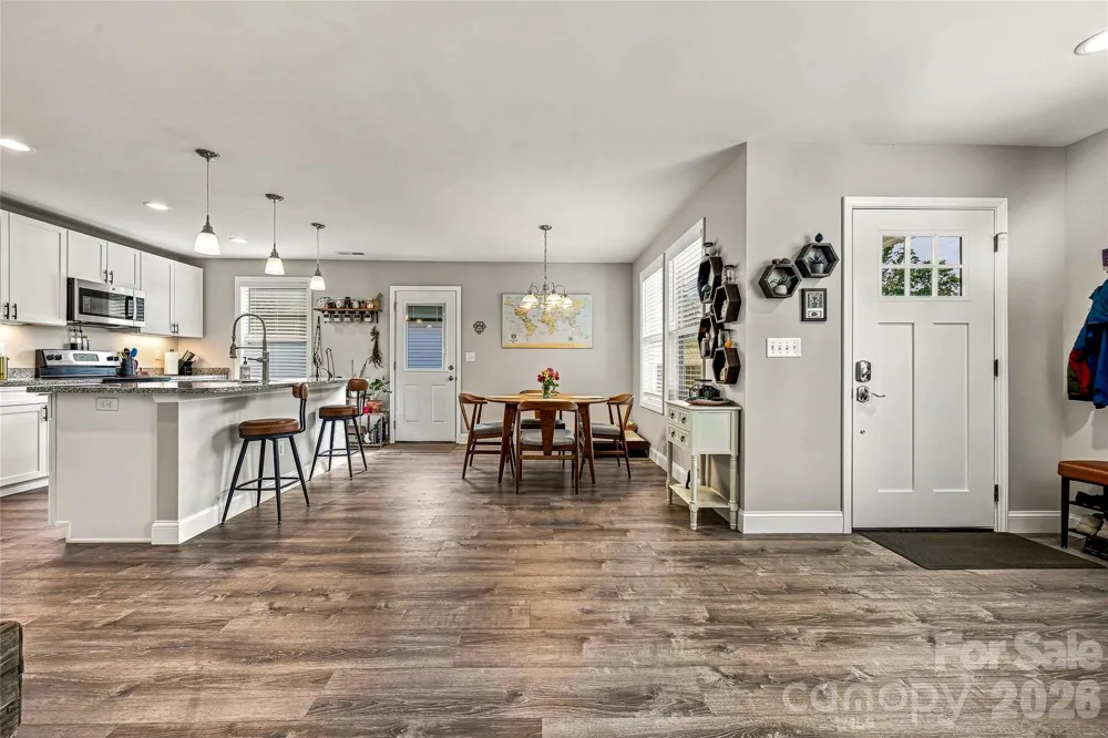 619 Edgewood Avenue Hendersonville, NC 28792