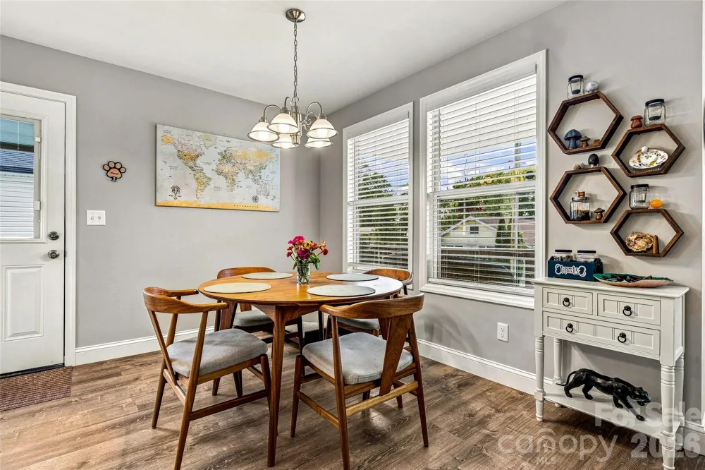 619 Edgewood Avenue Hendersonville, NC 28792