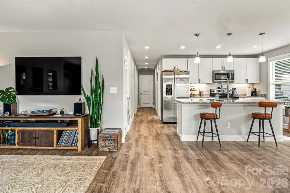 619 Edgewood Avenue Hendersonville, NC 28792