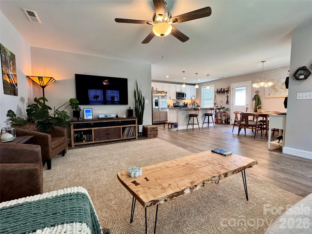 619 Edgewood Avenue Hendersonville, NC 28792
