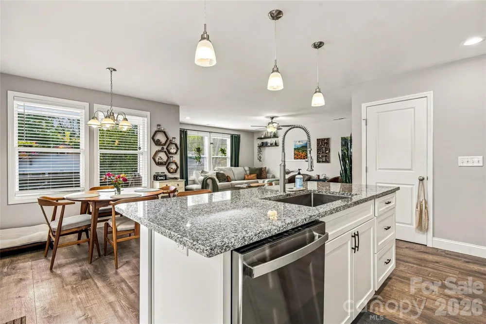 619 Edgewood Avenue Hendersonville, NC 28792