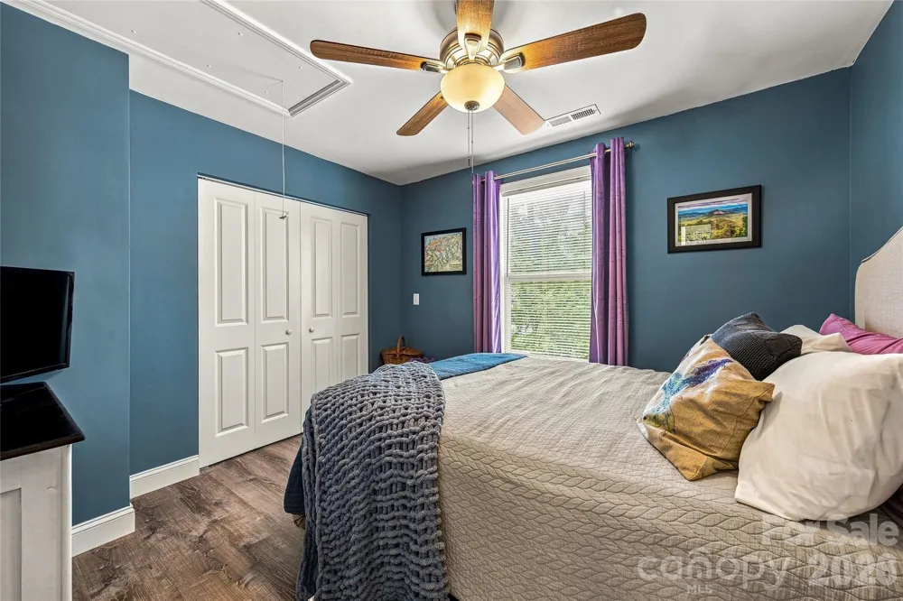 619 Edgewood Avenue Hendersonville, NC 28792