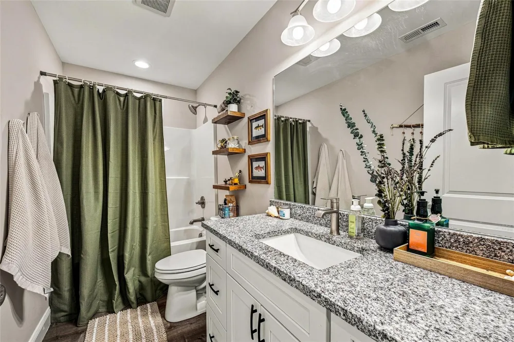 619 Edgewood Avenue Hendersonville, NC 28792