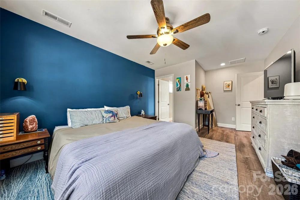 619 Edgewood Avenue Hendersonville, NC 28792